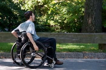 Persona en cadira de rodes a Central Park, Nova York